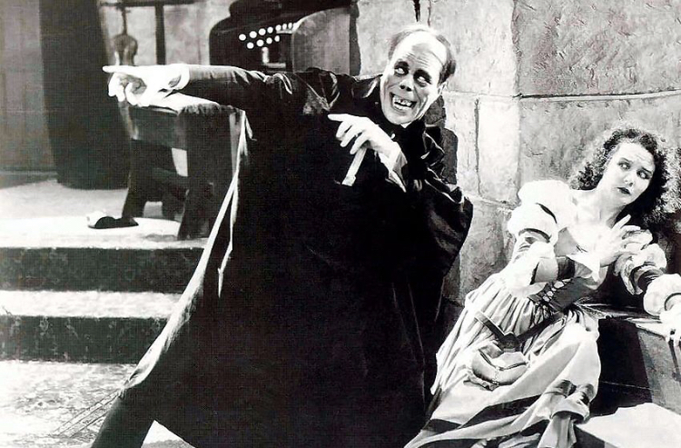 Lon Chaney and Mary Philbin in The Phantom of the Opera (1925)