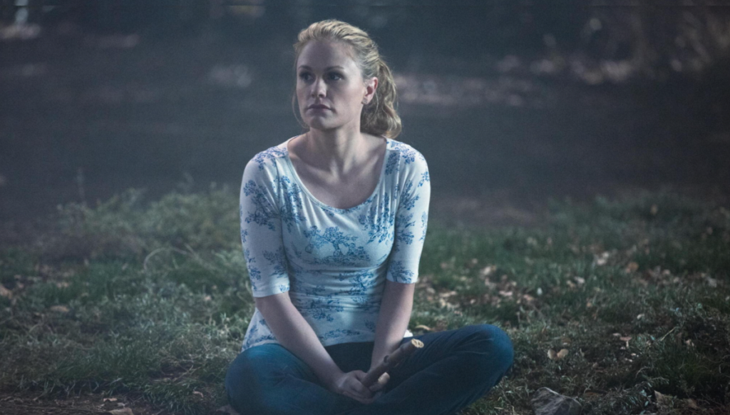 TrueBloodS7E3 Sookie waiting in a field