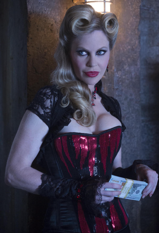 TrueBloodS7E10 Pam with a wad of money