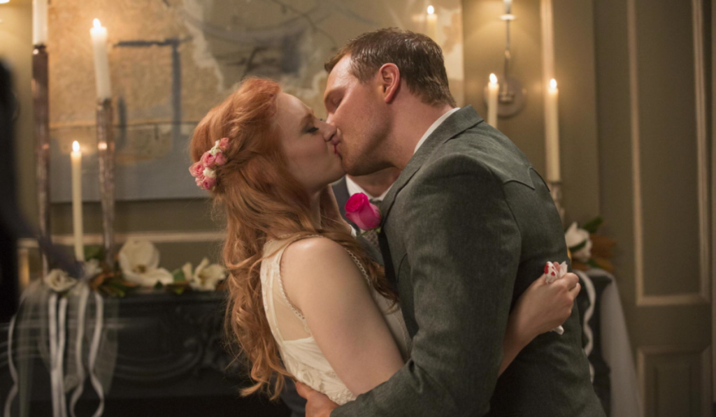 TrueBloodS7E10 Jessica and Hoyt kissing at their wedding