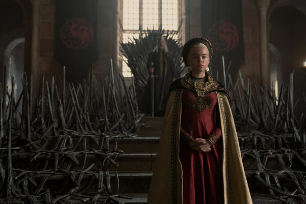 Princess Rhaenyra stading in front of Kind Viserys and the Iron Throne