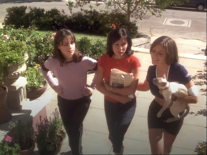 Alyssa Milano, Shannen Doherty and Holly Marie Combs in Charmed.